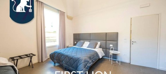 Дом с 14 комнатами в Лечче, Италия № 32374 21