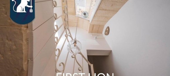 Дом с 14 комнатами в Лечче, Италия № 32374 39