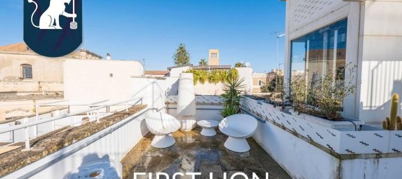 Дом с 14 комнатами в Лечче, Италия № 32374 32