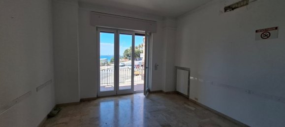 Apartamento de 6 dormitorios en Taranto, Italy No. 349617 14