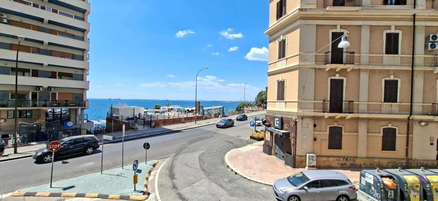 Apartamento de 6 dormitorios en Taranto, Italy No. 349617