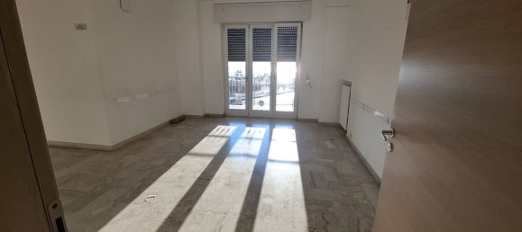 Apartamento de 6 dormitorios en Taranto, Italy No. 349617 8