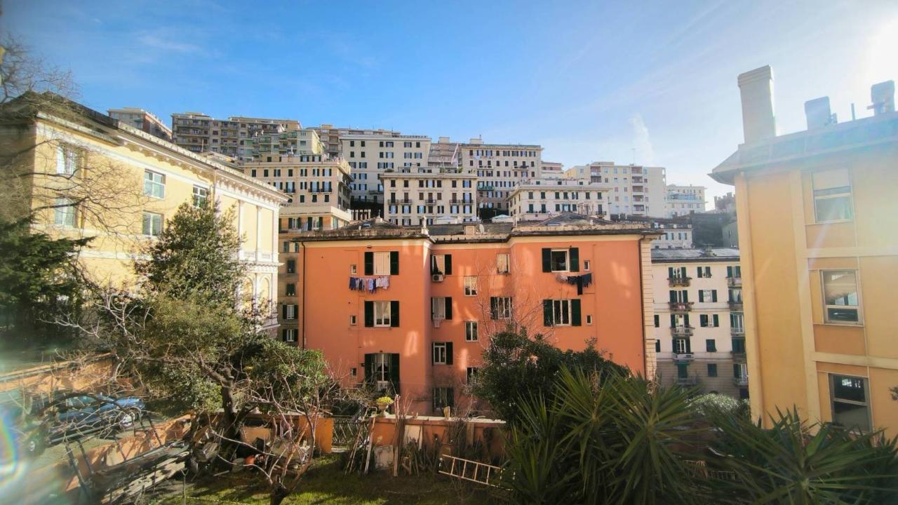 5 rooms Apartment in Genoa, Italy No. 147655