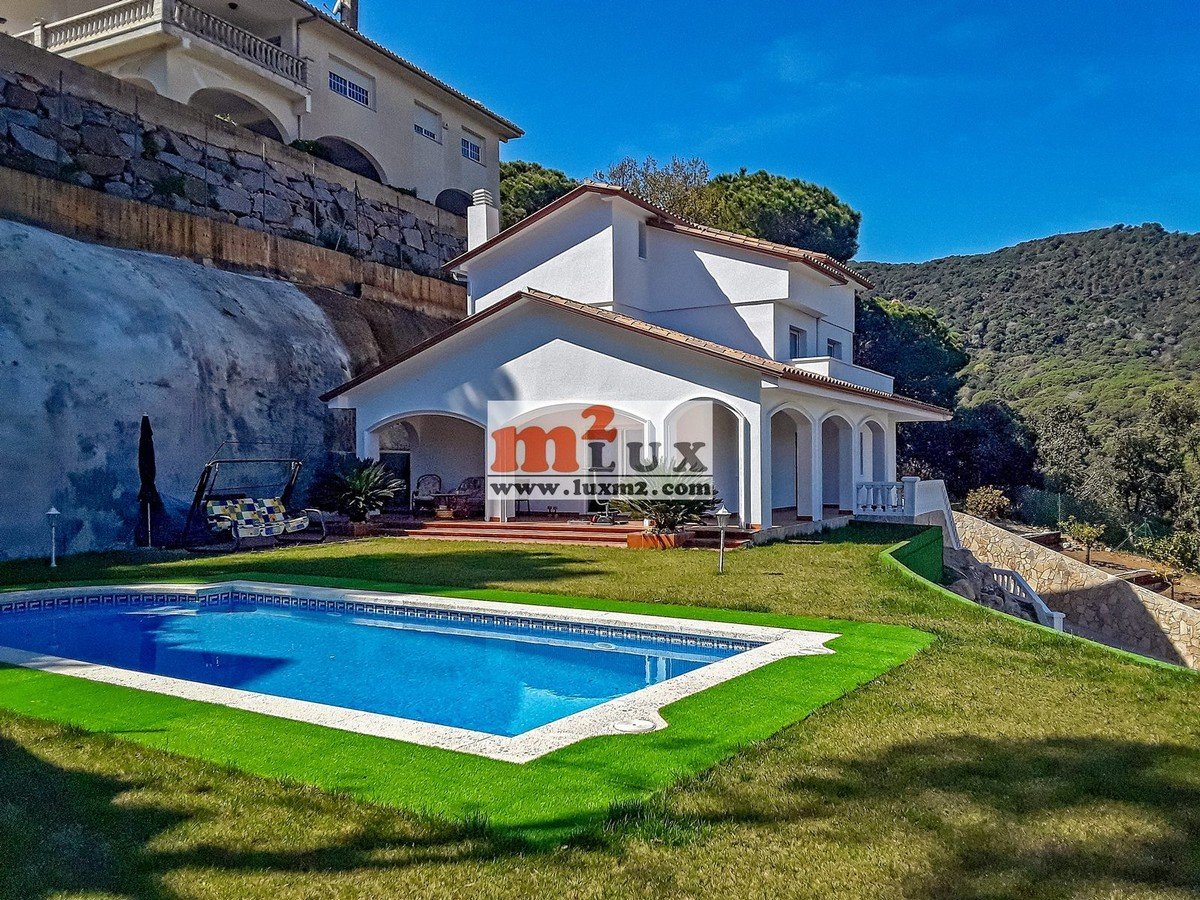 5 bedrooms Villa in Cabrils, Spain No. 13323