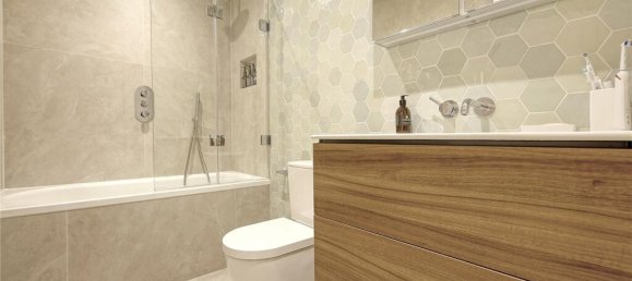 3 Schlafzimmer Gewerbliche Immobilie in London, United Kingdom, Nr. 5402 5