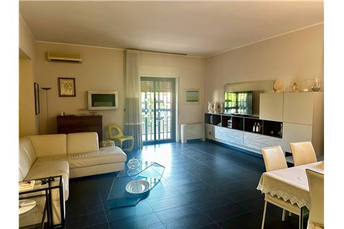 3 bedrooms Apartment in Catania, Italy No. 304816