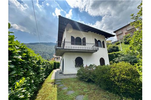 3 bedrooms Villa in Cannobio, Italy No. 290180