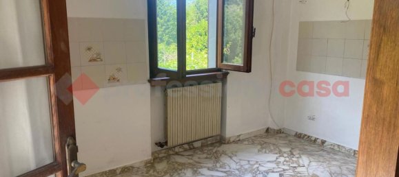 4 rooms Apartment in Castelnuovo di Garfagnana, Italy No. 310657 8