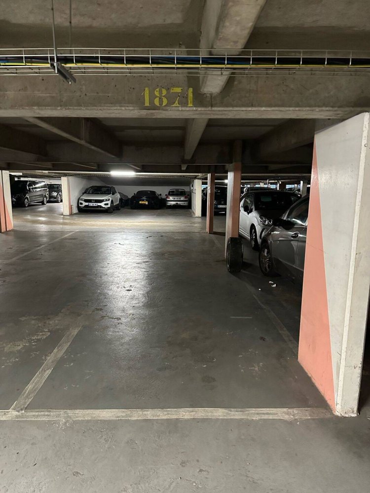14m² Parking in Puteaux, France No. 330128
