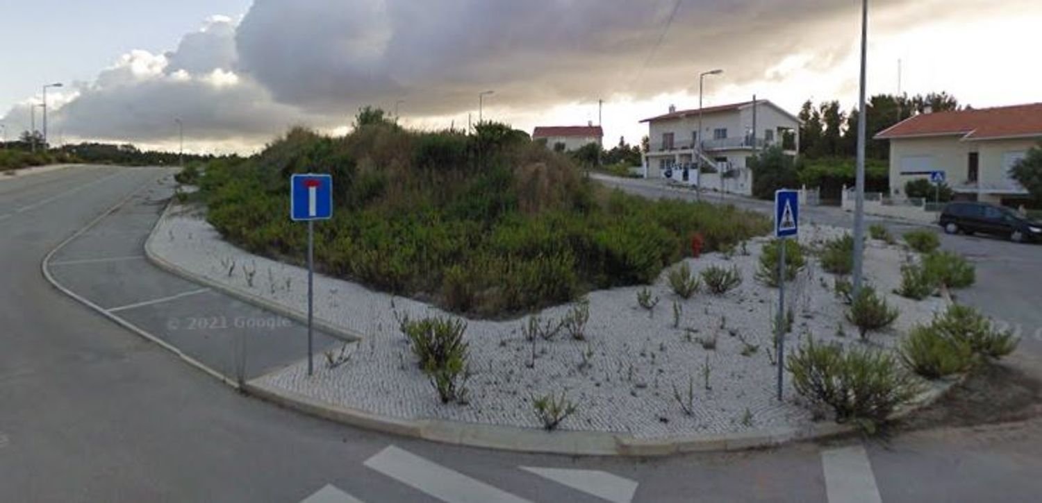  Land in Tavarede, Portugal No. 298315