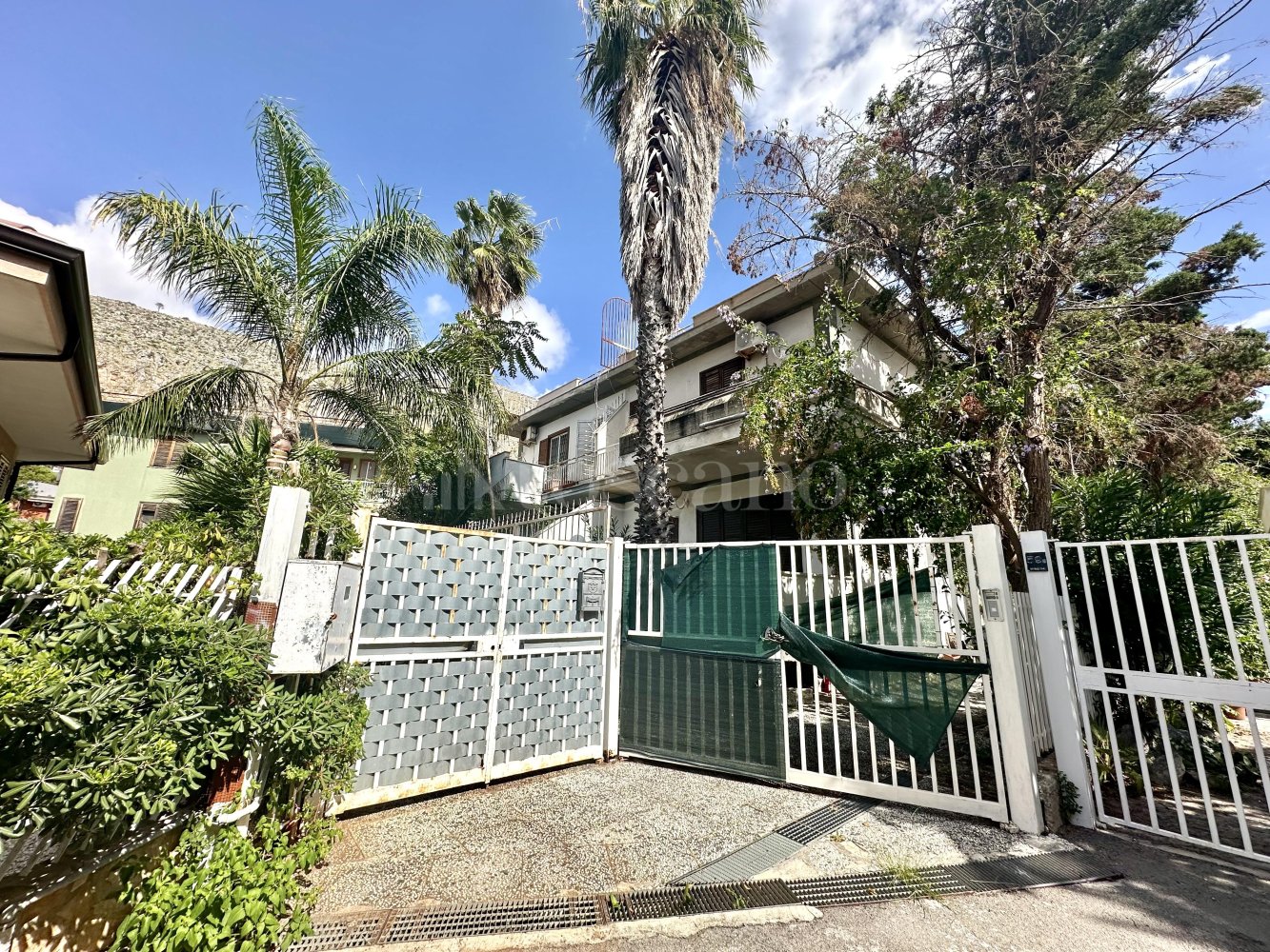 Вилла с 8 комнатами в Палермо, Италия № 48874