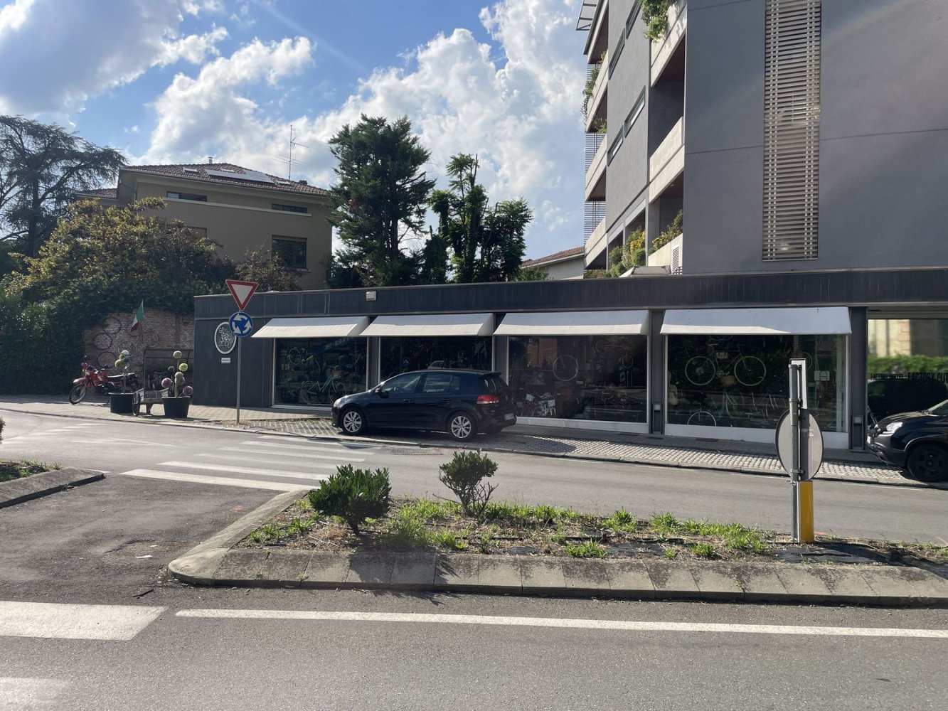 130m² Commercial property in Fidenza, Italy No. 376611
