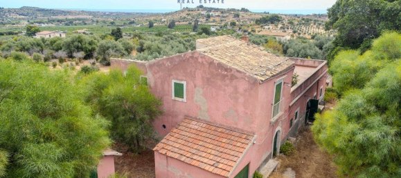 6 bedrooms Villa in Noto, Italy No. 301841 2