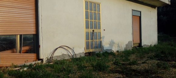 Дом с 3 комнатами в Манданичи, Италия № 256126 11