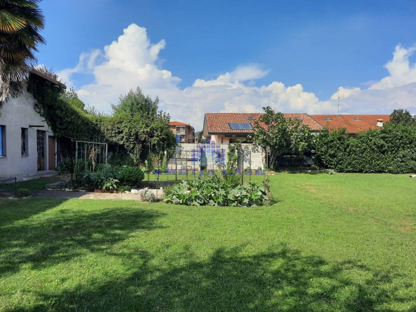 1032m² Land in Paderno d'Adda, Italy No. 299147