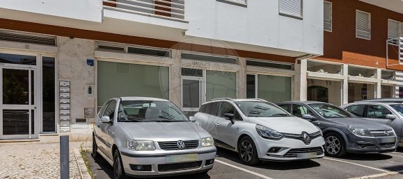 115m² Commercial property in Barreiro, Portugal No. 55886 14