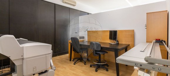 115m² Commercial property in Barreiro, Portugal No. 55886 3