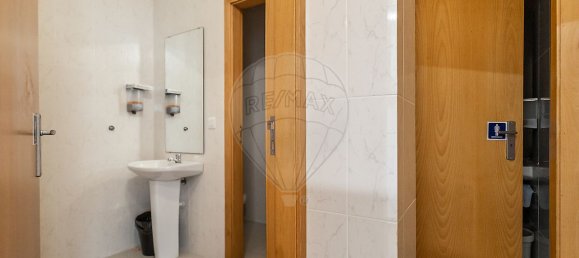 115m² Commercial property in Barreiro, Portugal No. 55886 2