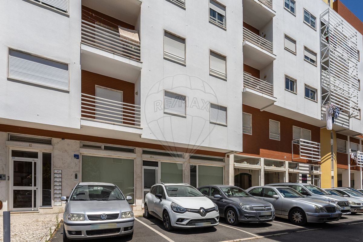 115m² Commercial property in Barreiro, Portugal No. 55886