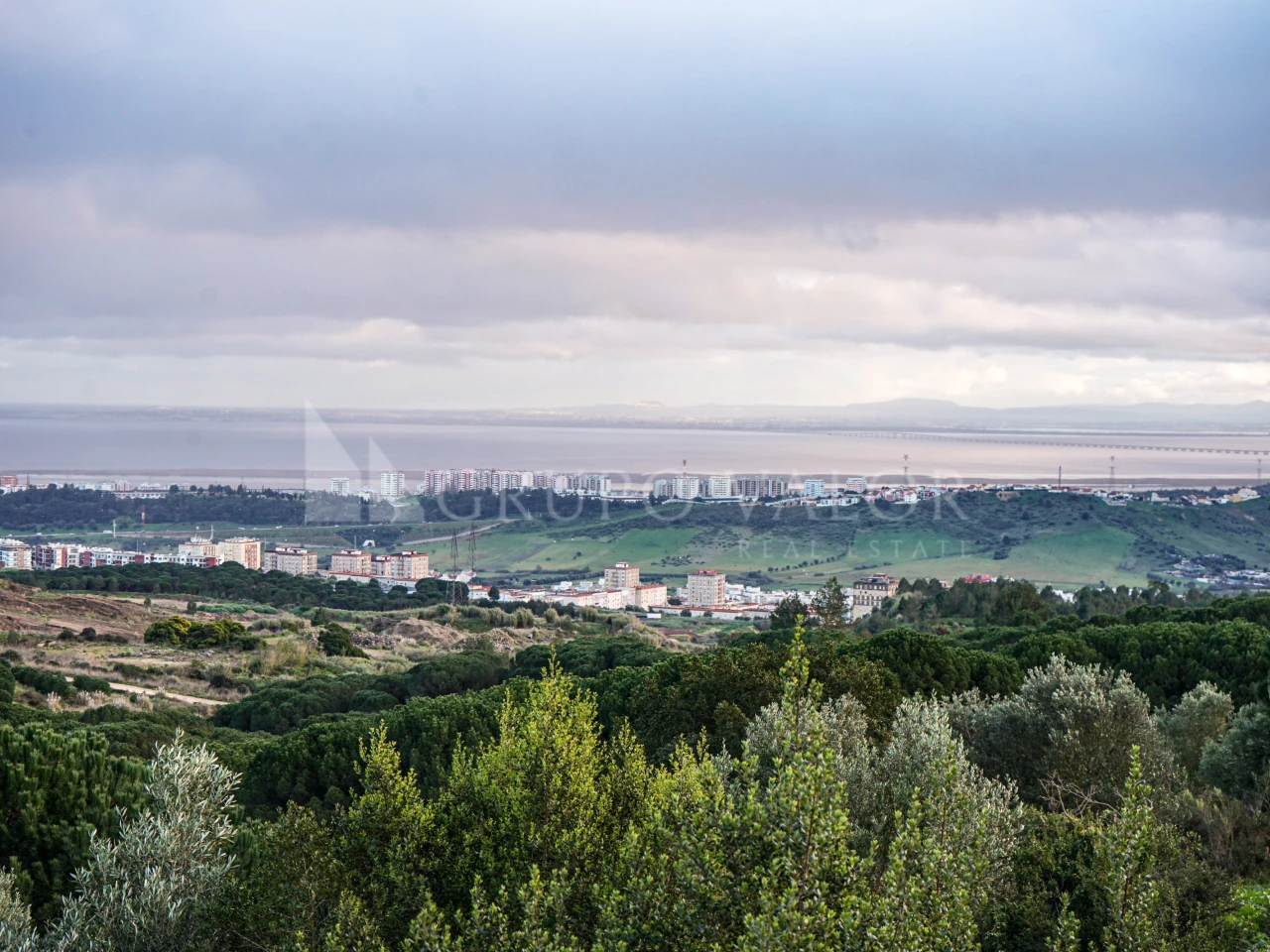  قطعة أرض في Vialonga, Portugal رقم 80852