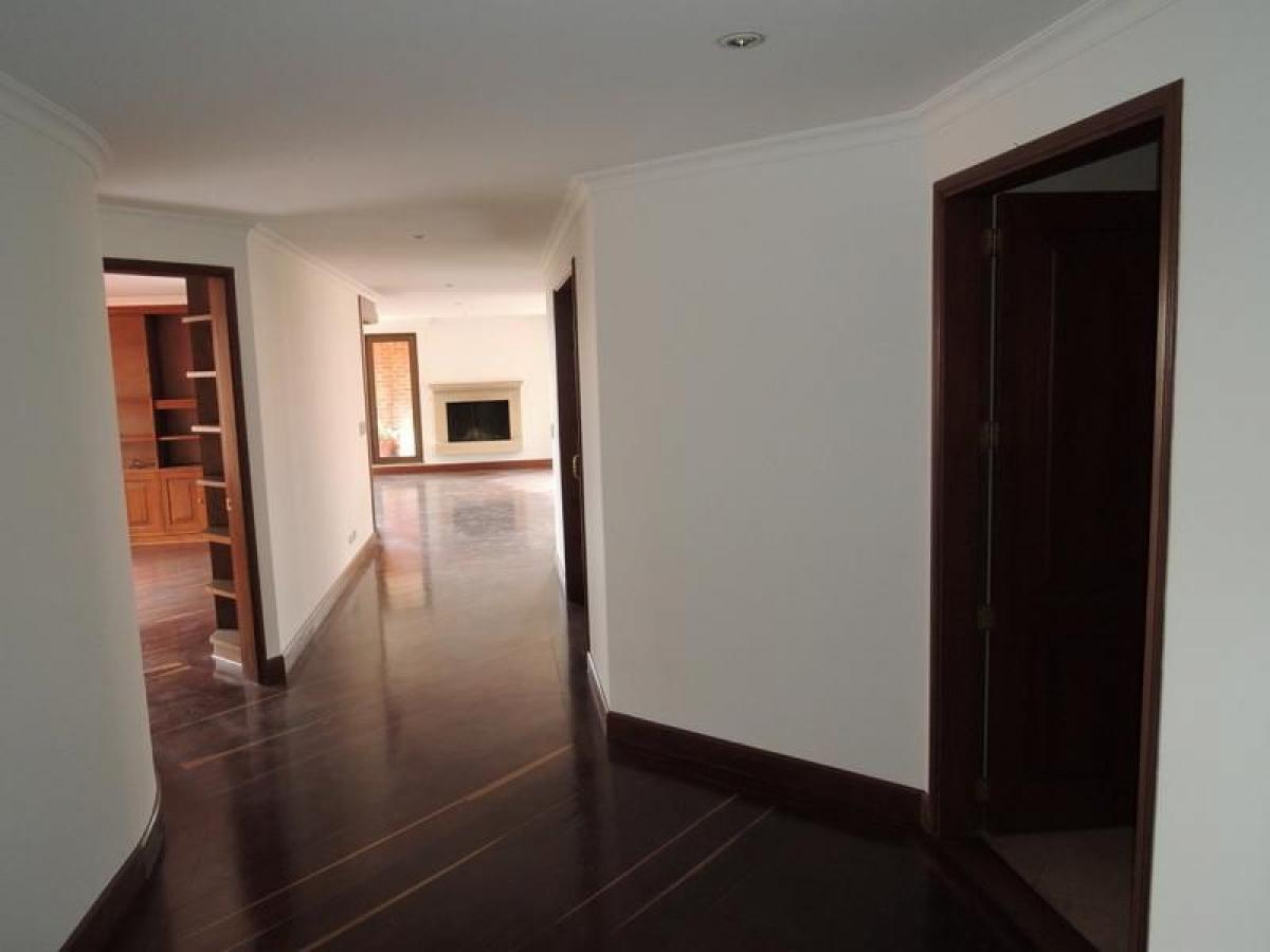 Casa de 3 dormitorios en Bogotá, Colombia No. 11090