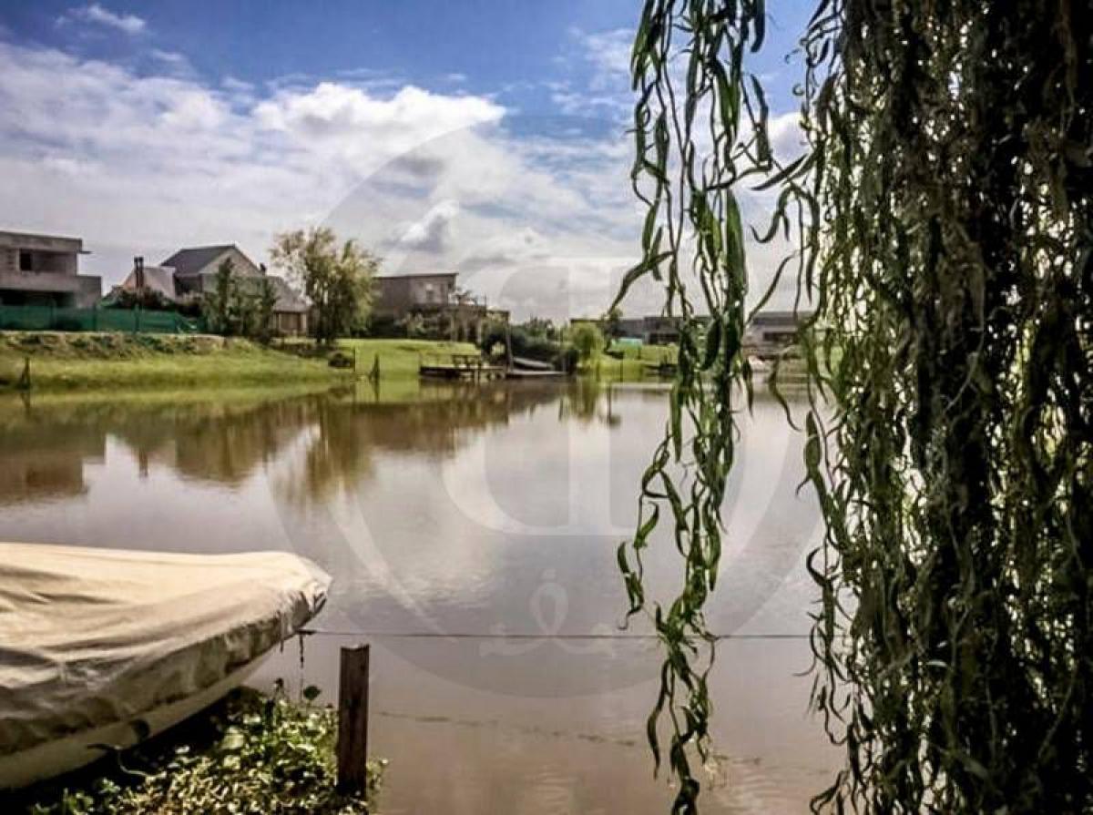 2 bedrooms House in Tigre, Argentina No. 84402