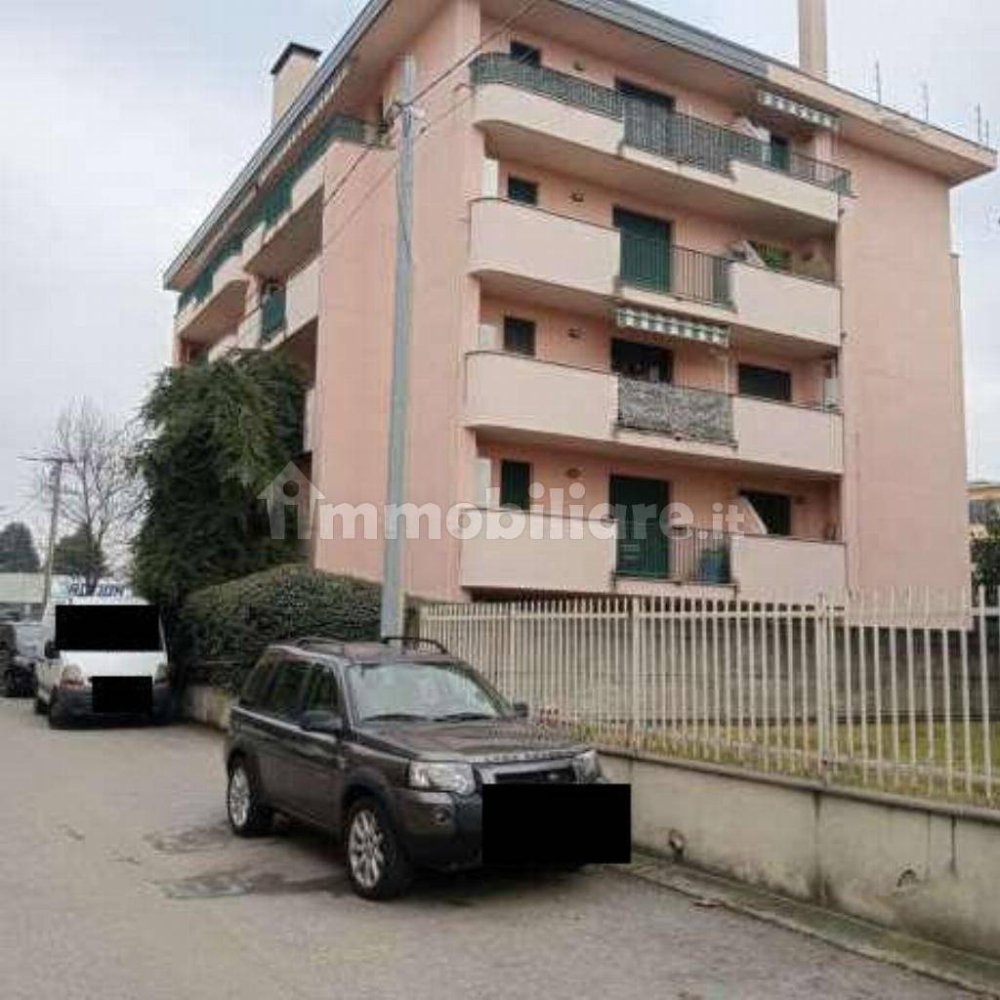 2 bedrooms Apartment in Busto Arsizio, Italy No. 282576