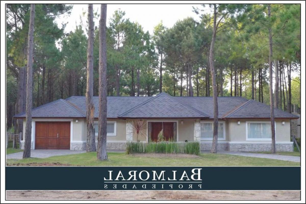 3 bedrooms House in Mar del Plata, Argentina No. 96124