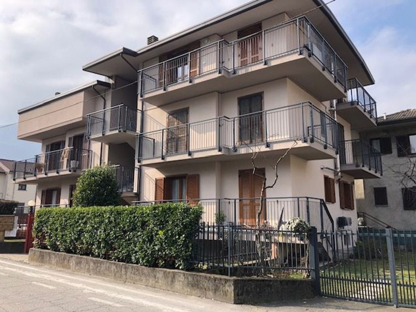 3 rooms Apartment in Morbegno, Italy No. 209913