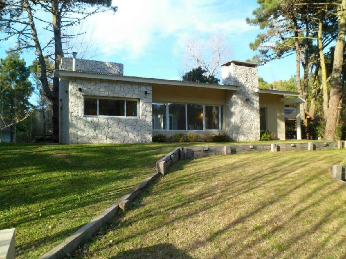 3 bedrooms House in Mar del Plata, Argentina No. 75993