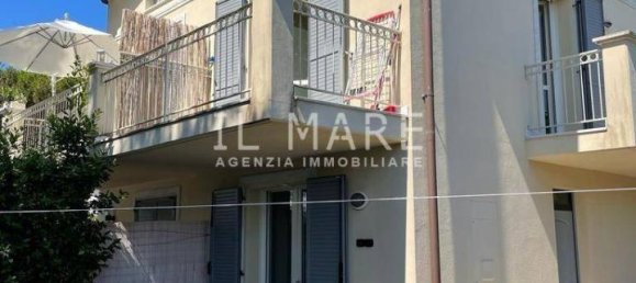 8 rooms Villa in Montignoso, Italy No. 35982 2