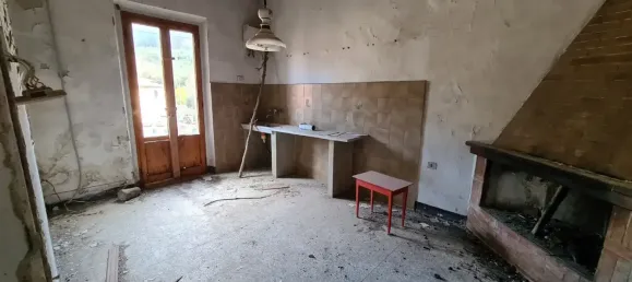 5 rooms House in Vicopisano, Italy No. 84220 37