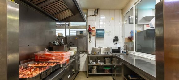 204m² Commercial property in Setubal, Portugal No. 141101 16