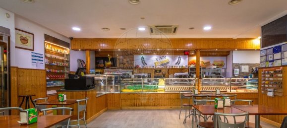 204m² Commercial property in Setubal, Portugal No. 141101 12