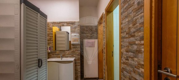 204m² Commercial property in Setubal, Portugal No. 141101 8