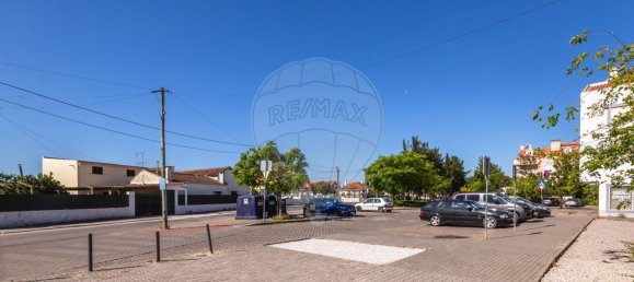 204m² Commercial property in Setubal, Portugal No. 141101 30