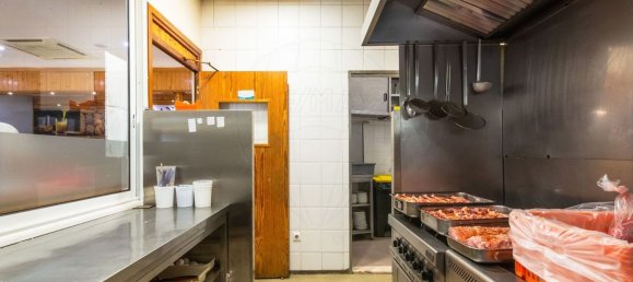 204m² Commercial property in Setubal, Portugal No. 141101 26