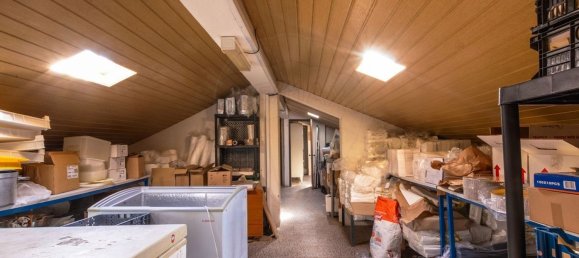 204m² Commercial property in Setubal, Portugal No. 141101 13