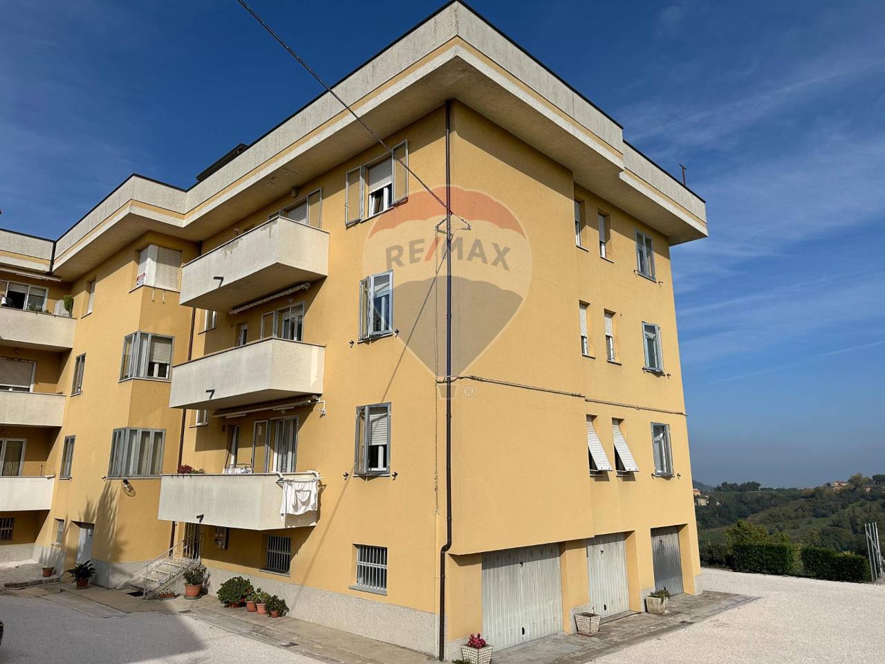 5 rooms Apartment in Cupramontana, Italy No. 5613