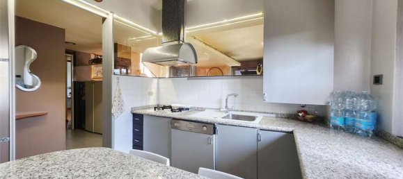 Дуплекс с 4 комнатами в Лиссоне, Италия № 6405 21