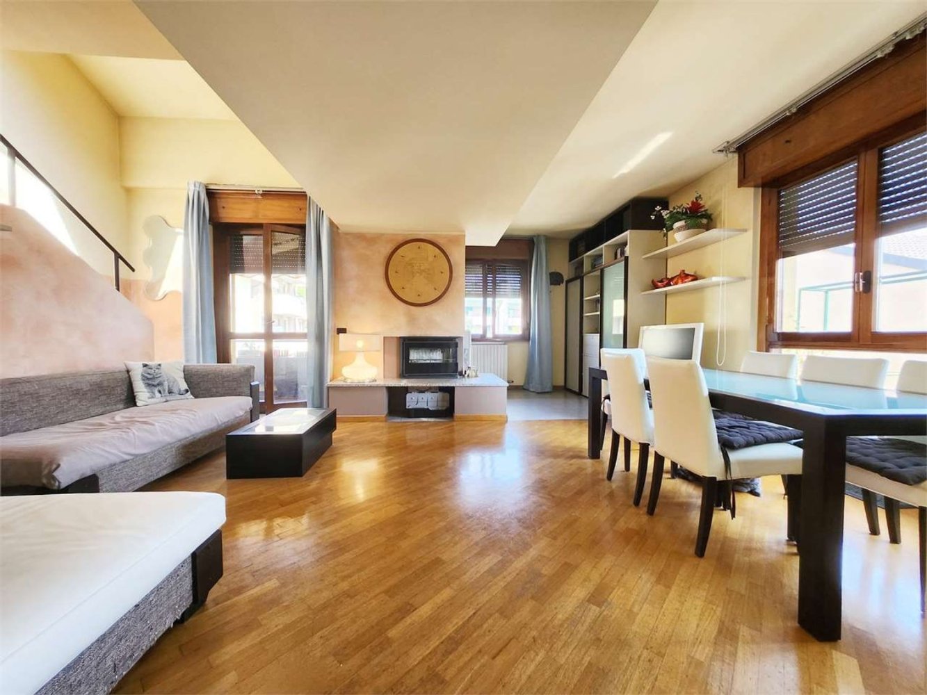 Дуплекс с 4 комнатами в Лиссоне, Италия № 6405