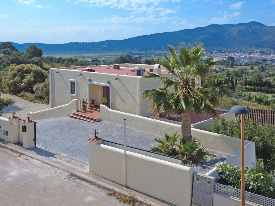 3 bedrooms Villa in Jalon, Spain No. 223054