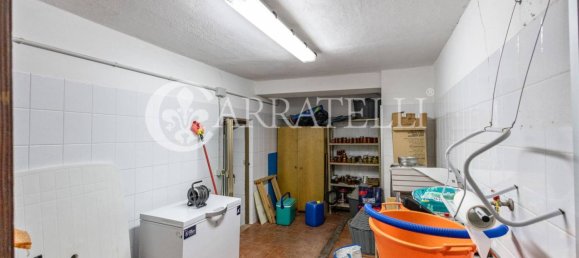 4 bedrooms House in Castel del Piano, Italy No. 270980 6