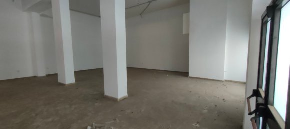 192m² Commercial property in Santa Maria Capua Vetere, Italy No. 251511 2