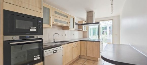 4 bedrooms House in Plaisir, France No. 281291 6