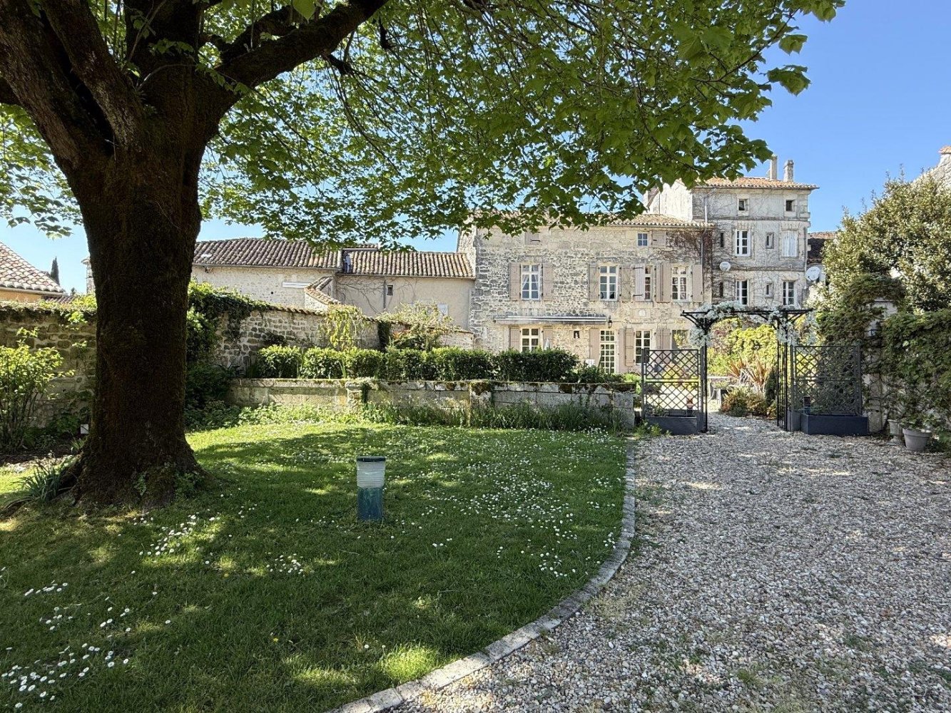 4 bedrooms House in Charente, France No. 361792
