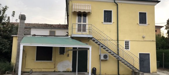 570m² Building in Adria, Italy No. 15973 3