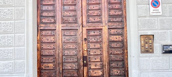 2 rooms Apartment in Turin, Italy No. 267020 2