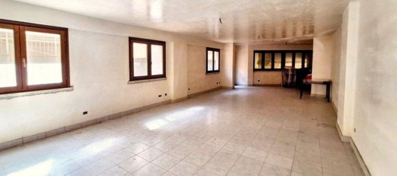 19m² Commercial property in Carini, Italy No. 336036 3