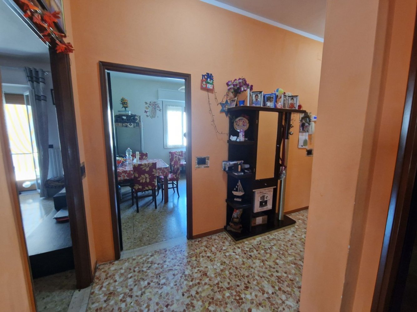 Квартира с 4 комнатами в Помпонеско, Италия № 116172